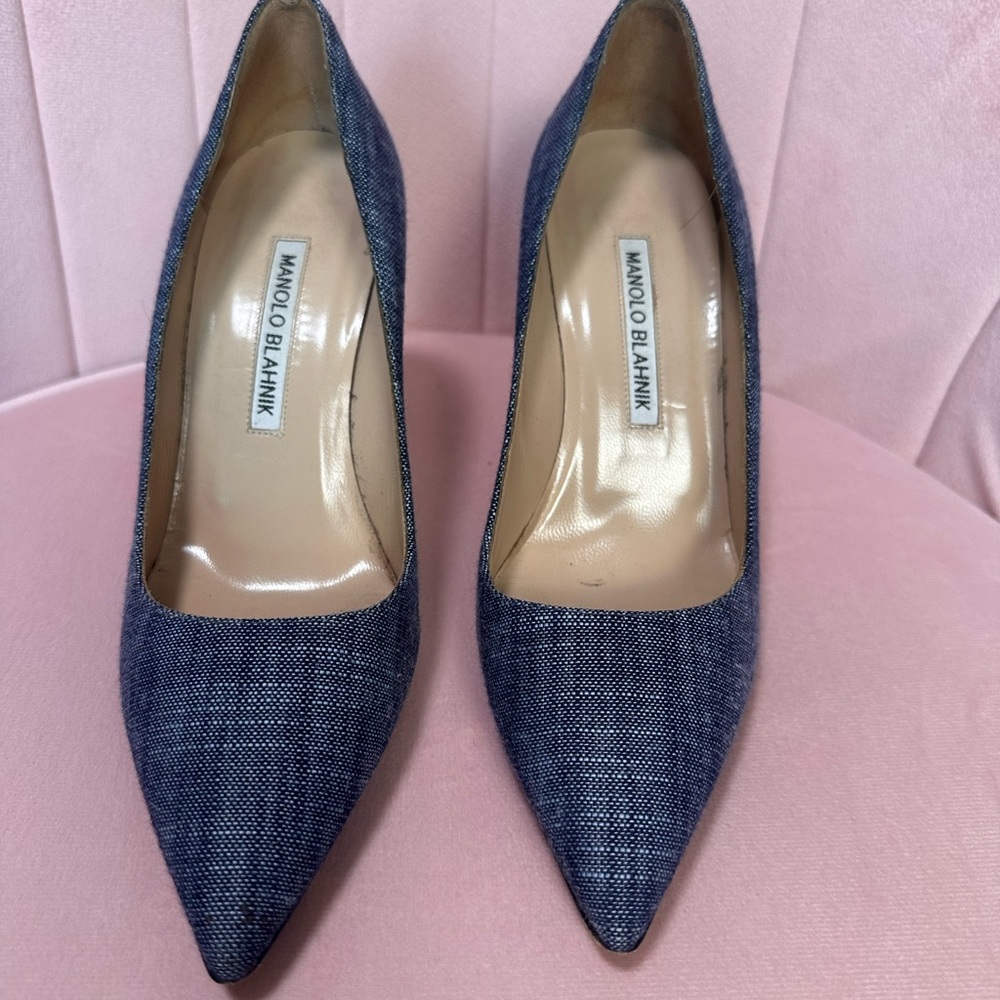 Manolo blahnik heels pointed toes denim jeans pumps